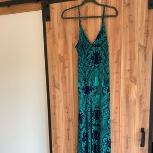 Very flattering maxi dress from Veronica M. Size L